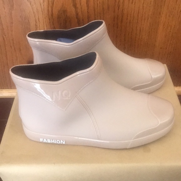 “NEW ARRIVALS” New-product women’s rain boots, non-slip wear resistant short y r - Picture 2 of 10